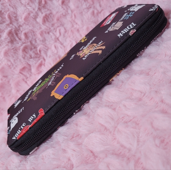 F•R•I•E•N•D•S Wallet. Zip-Around. - Picture 5 of 12